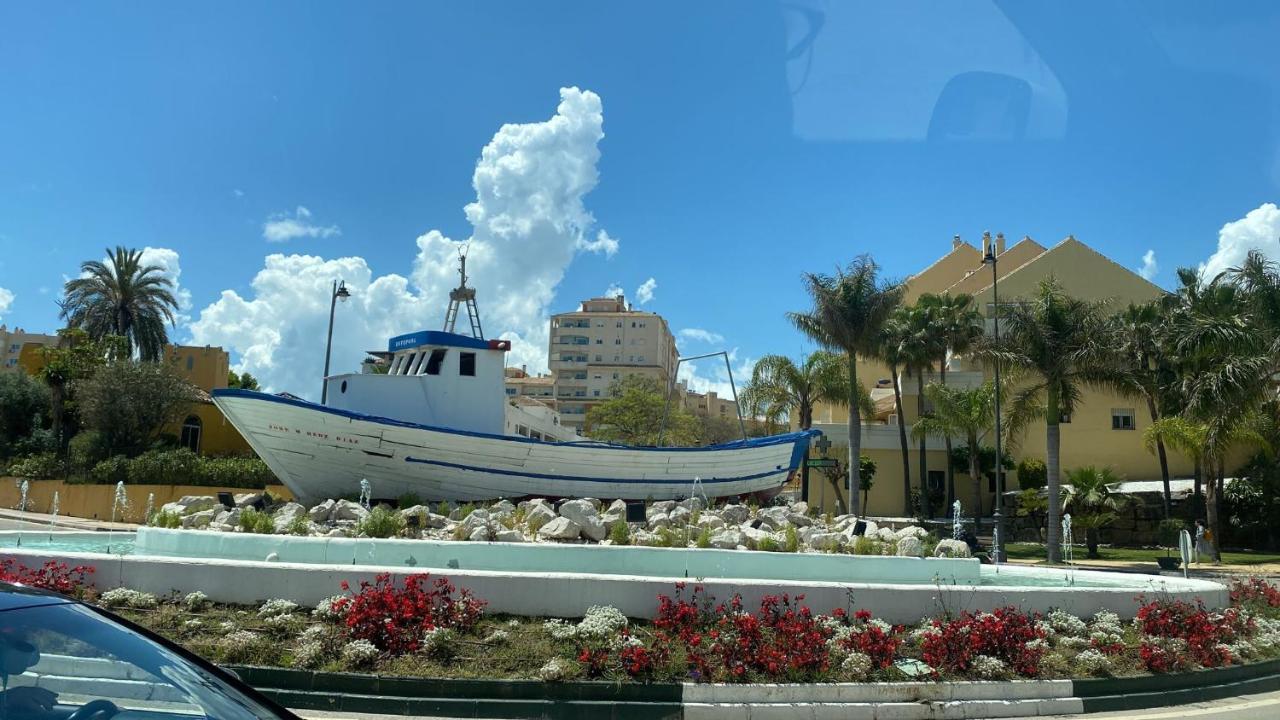 Central 2-Bed Apartment In Estepona Port المظهر الخارجي الصورة