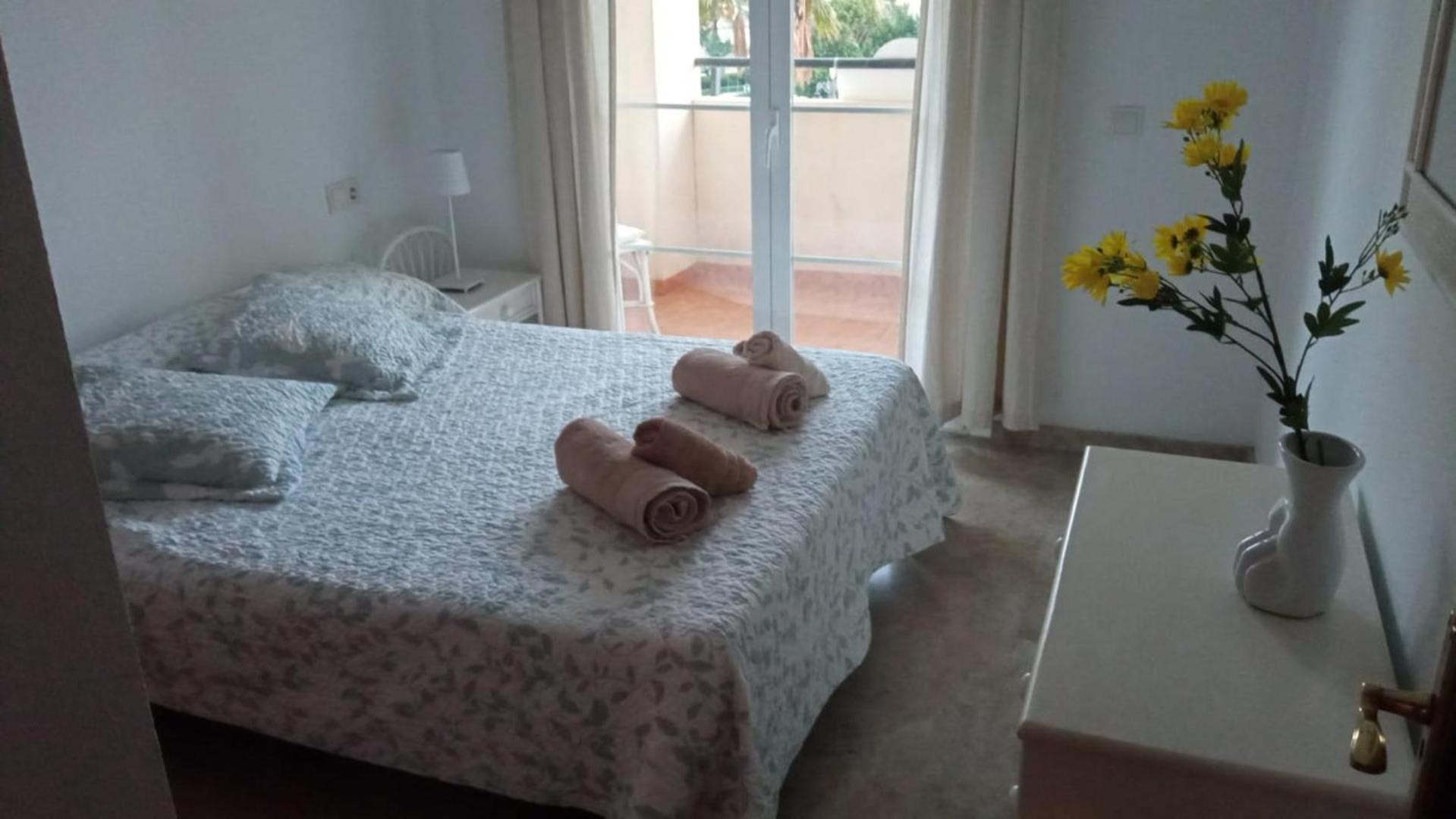 Central 2-Bed Apartment In Estepona Port المظهر الخارجي الصورة