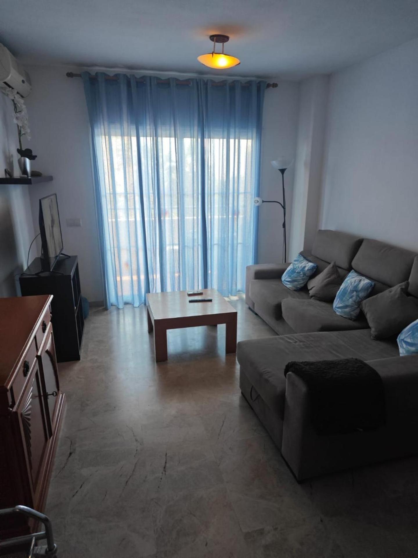 Central 2-Bed Apartment In Estepona Port المظهر الخارجي الصورة