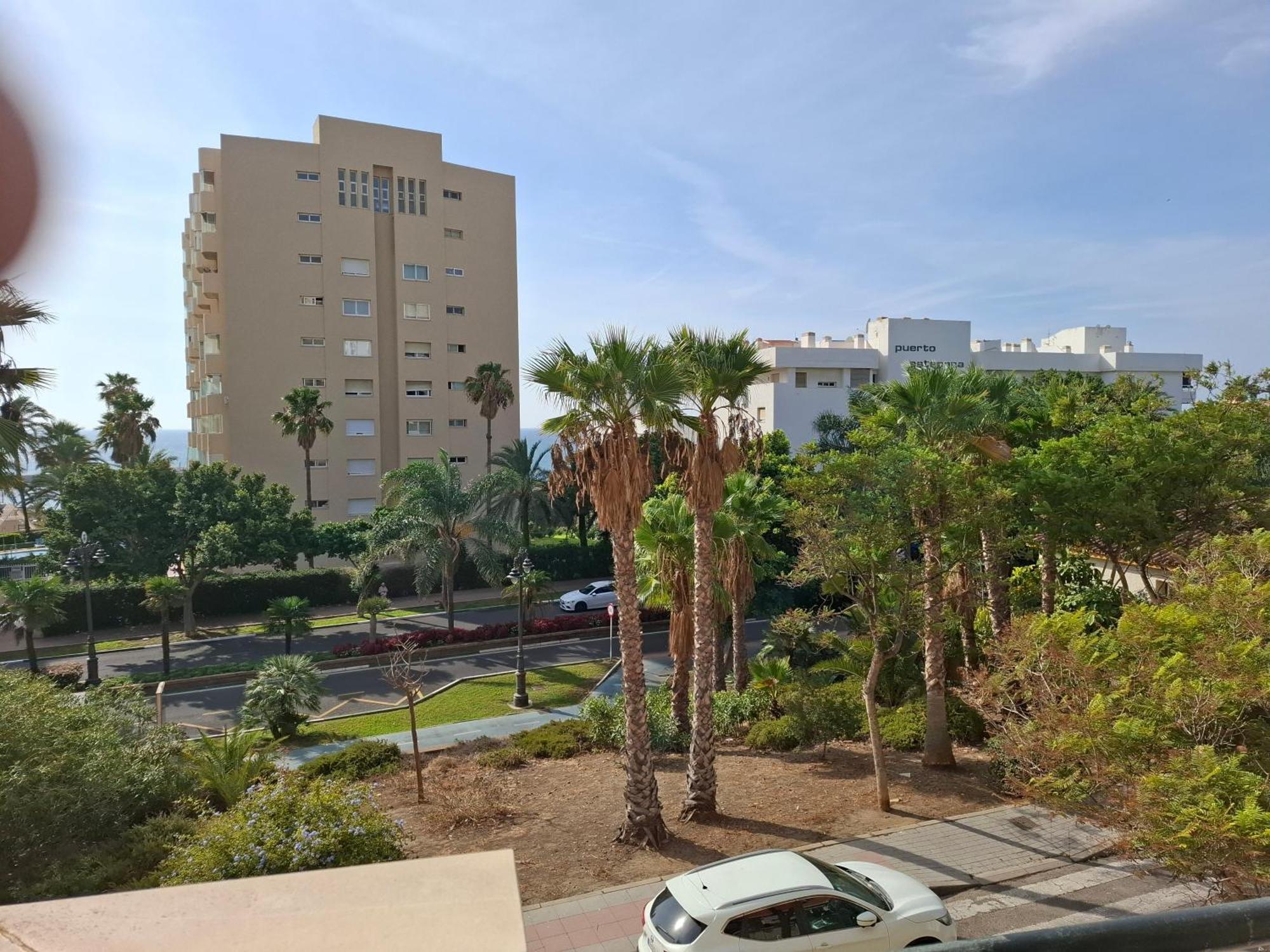 Central 2-Bed Apartment In Estepona Port المظهر الخارجي الصورة